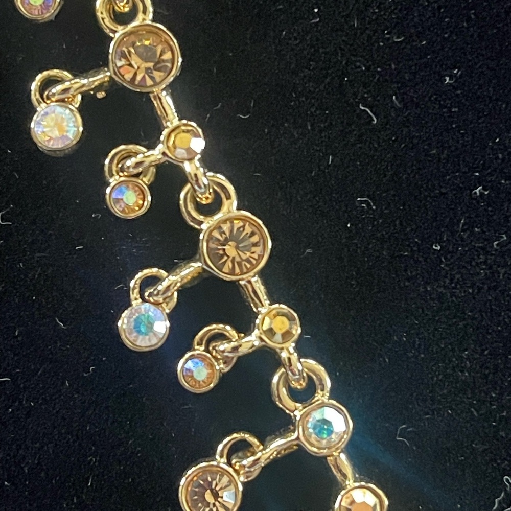 Elegant Gold and Crystal Women's Bracelet